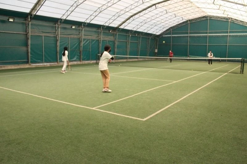 Ağrılı şampiyon tenisçiler milli takıma seçilmek için ter döküyor
