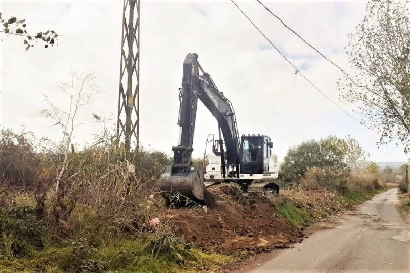 Derelerde ve yağmur suyu kanallarında temizlik çalışmaları
