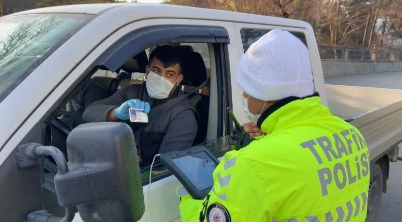 Karantinada olması gereken aile kontrole takıldı
