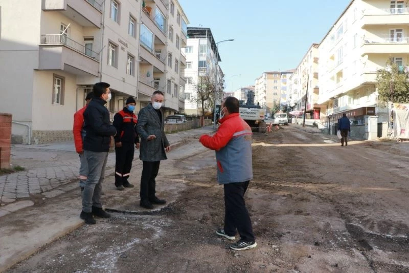 Issız sokakların çalışan işçileri
