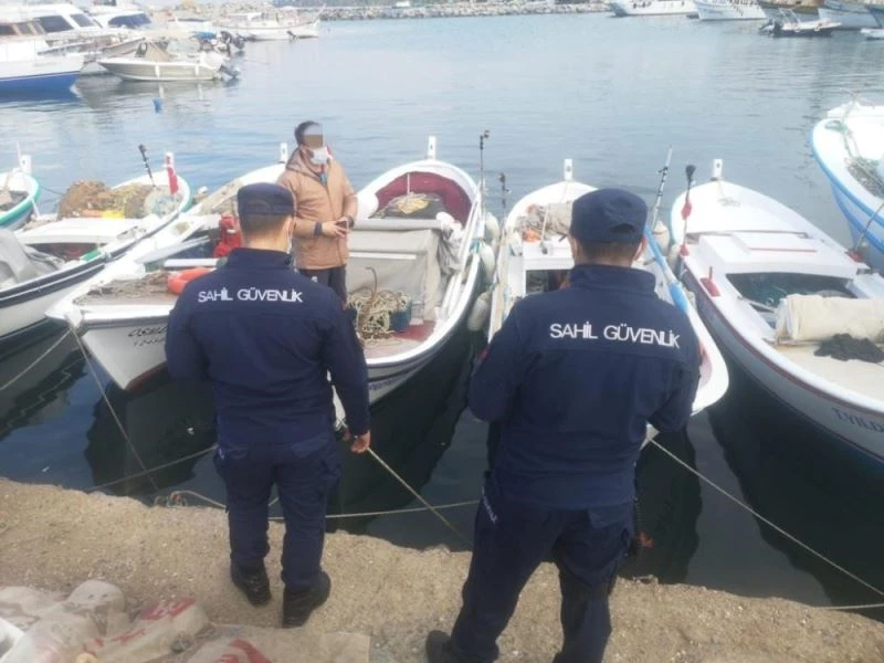 Sahil güvenlik ekipleri Kuşadası Körfezi’ni havadan ve denizden denetliyor
