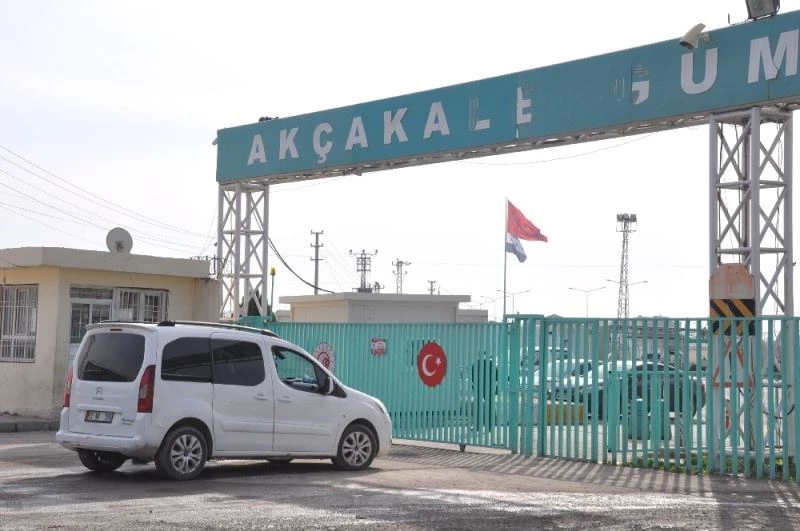 Suriye sınırında yetişkinler yasağa uydu, çocuklar çiğ köfte partisi yaptı
