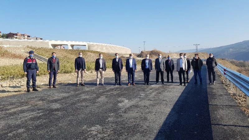 Vali ve Milletvekilleri yapımı tamamlanan kavşakları inceledi
