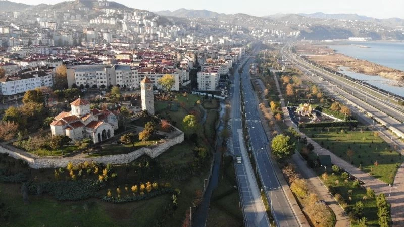 Trabzon’da yollar ve caddelerde sessizlik hakim
