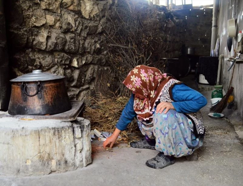 Geleneksel yöntemle yaptigi tuzlu yogurt geçim kapisi oldu