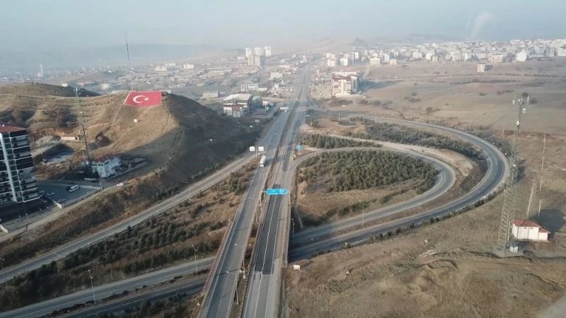 43 ilin geçiş güzergahındaki trafiğin son durumu havadan görüntülendi
