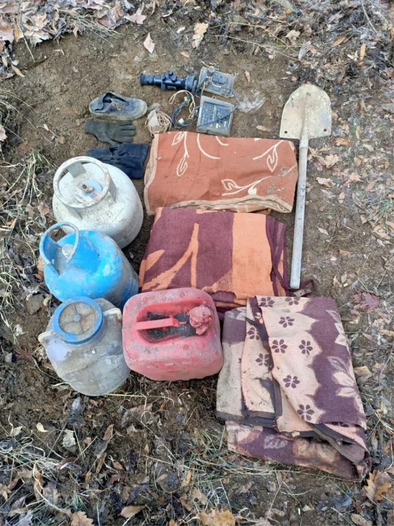 Bingöl’de teröristlere ait iki odalı sığınak imha edildi
