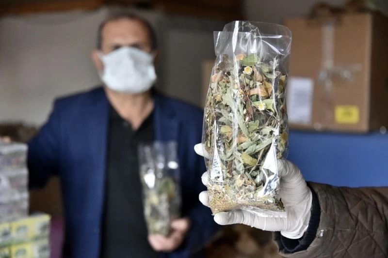 Bir çeşitle başlamıştı şimdi 21 çeşit çay yapıyor
