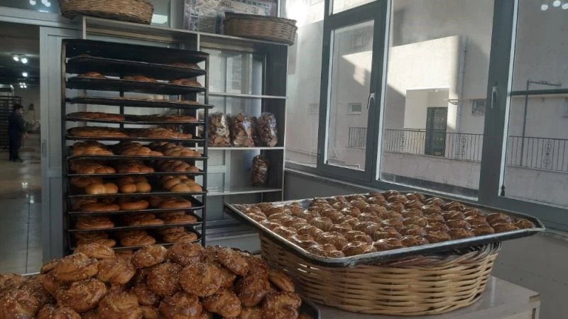 Sokağa çıkma kısıtlamalarında fırınlar hizmet vermeye devam ediyor
