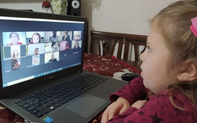 Uzaktan eğitimle sınırları aştılar
