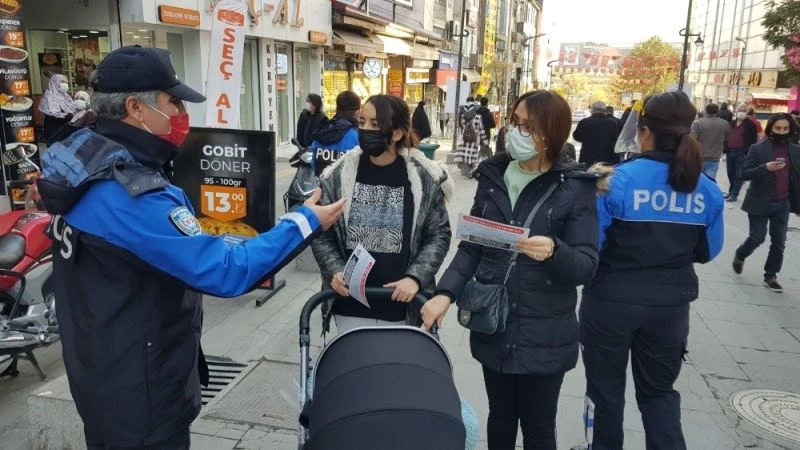 Polis, broşür dağıtarak dolandırıcılara karşı uyardı
