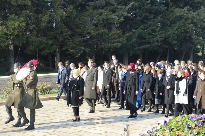 Bakan Selçuk, kadınlara seçme seçilme hakkının verilişinin 86. yıl dönümünde Anıtkabir’i ziyaret etti
