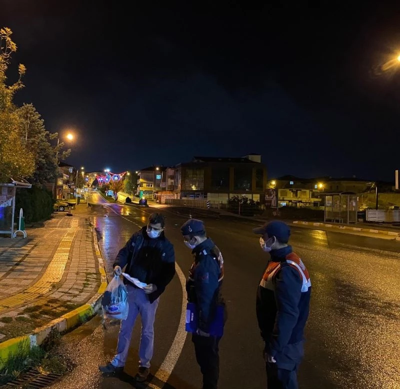 Yasağa rağmen sokağa çıkan 5 kişiye 15 bin 750 TL ceza
