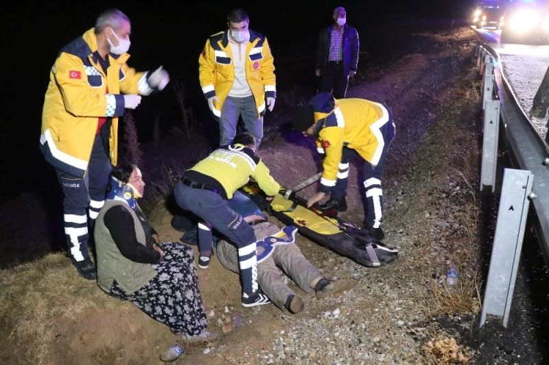 Ticari araç menfeze çakıldı: 3 yaralı
