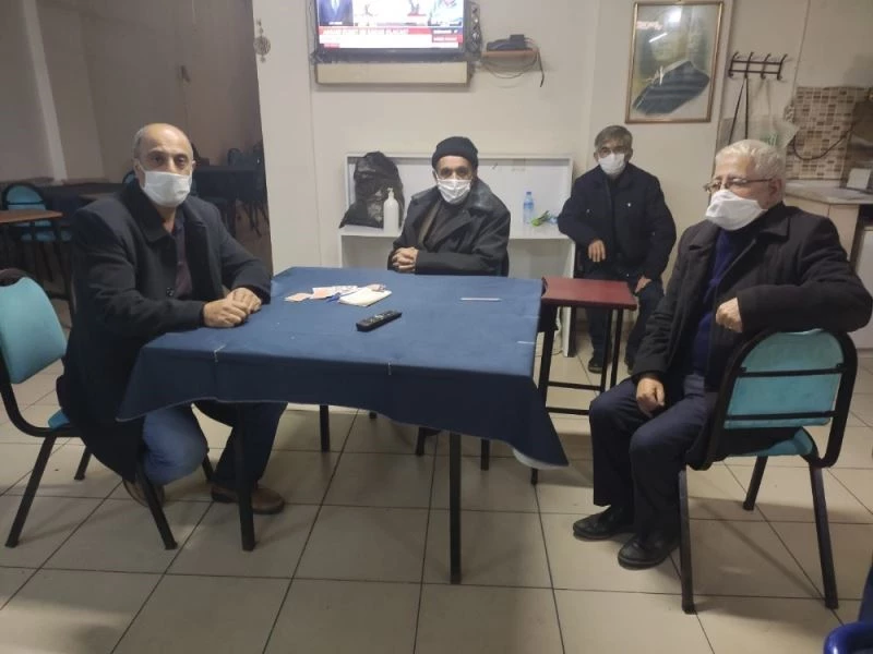 (Özel) İstanbul’da tuhafiye görünümlü kıraathaneye baskın kamerada
