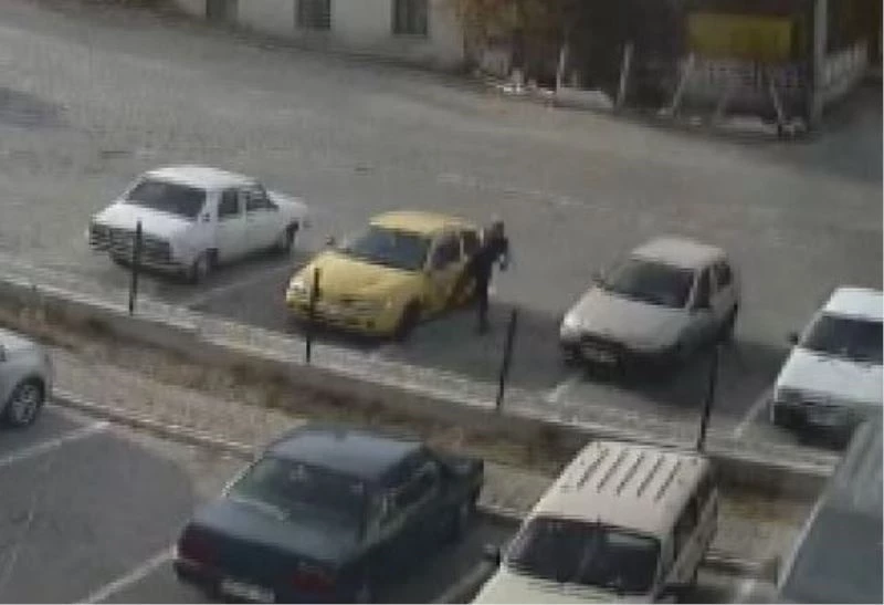Adını bile bilmediği şahıs, park halindeki aracını böyle parçaladı
