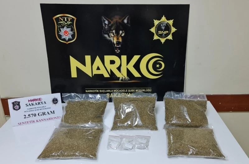 Çevre illerden getirdikleri uyuşturucuyu Sakarya’da satmaya çalıştılar
