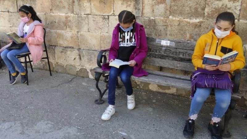 Gercüş’te Ağaçlar Kitaplarla Büyüyor Projesi devam ediyor
