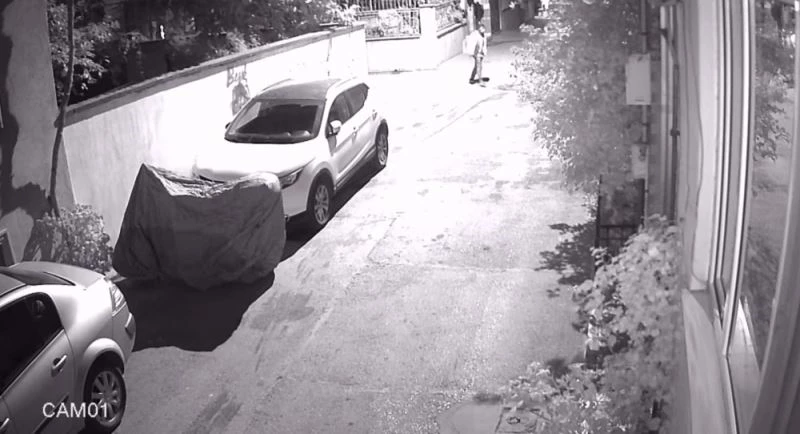 (Özel) Motosikleti çalıştıramayınca iterek çaldı
