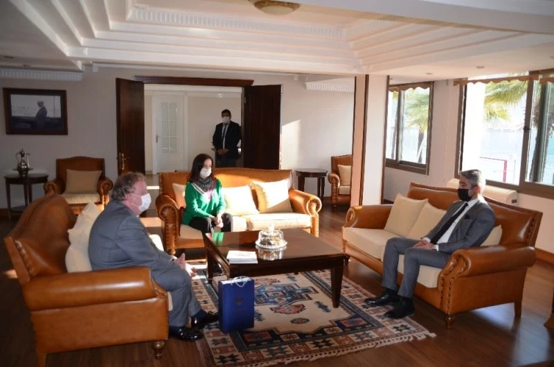 Rus konsolos Rogoza’dan Başkan Oktay’a övgü
