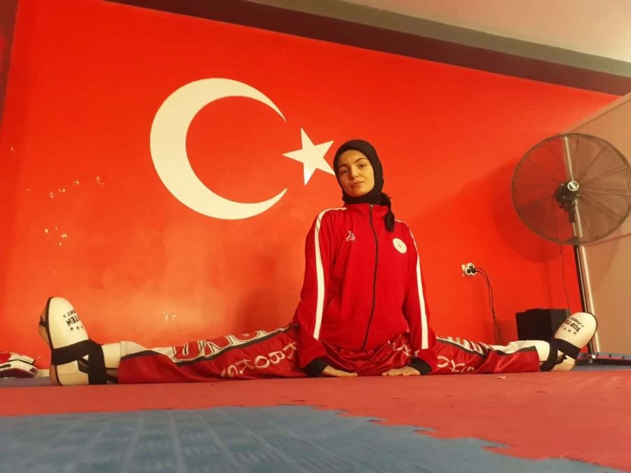 BOKSÖR DEDESİNİN HİKAYELERİNDEN ETKİLENİP, KİCK BOKS