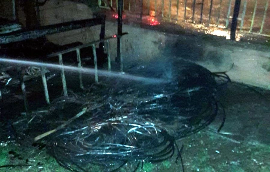 KAĞIT ATIK KUTUSUNDAKİ YANGINI İTFAİYE SÖNDÜRDÜ