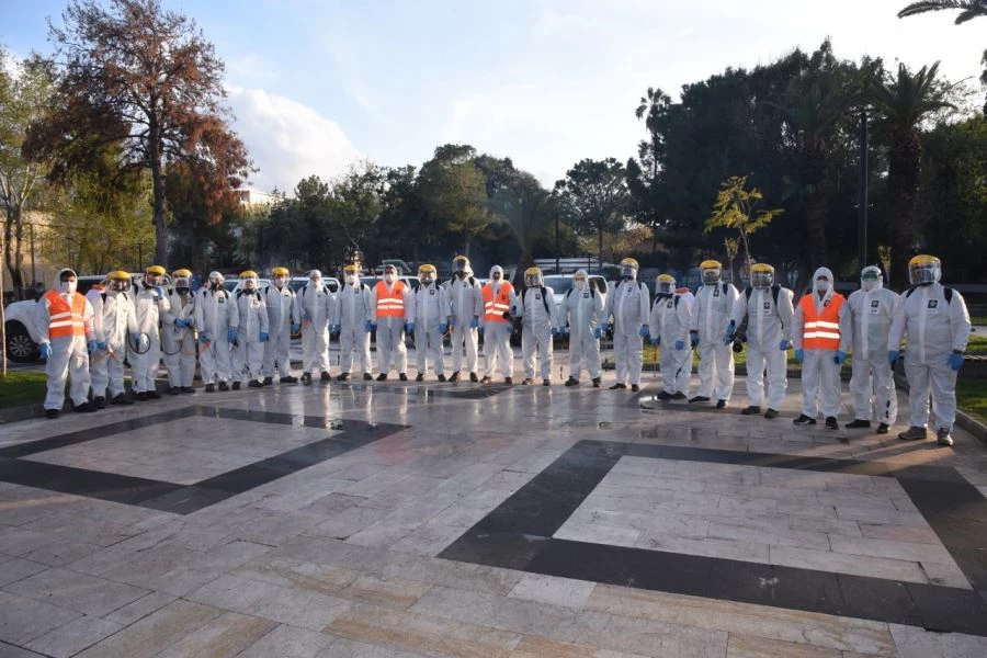 ÇARŞI MERKEZİNDE DEZENFEKTE İŞLEMLERİ YAPILIYOR.