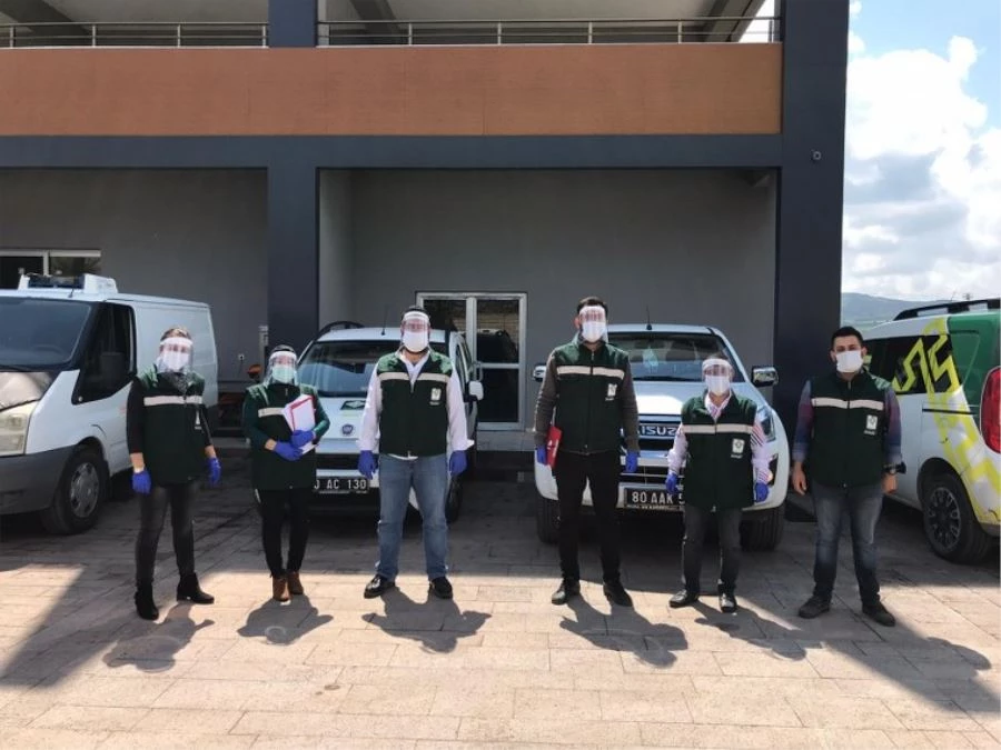 OSMANİYE BELEDİYESİ, İHTİYAÇ SAHİPLERİNE İFTAR ÖNCESİ SICAK YEMEK DAĞITIMI YAPIYOR