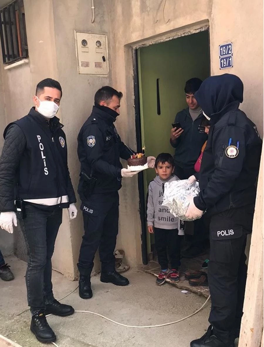 POLİSLERDEN, 5 YAŞINDAKİ SALİH