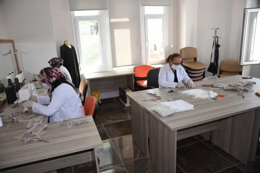 OSMANİYE BELEDİYESİ KORUYUCU MASKE ÜRETİMİNE BAŞLADI