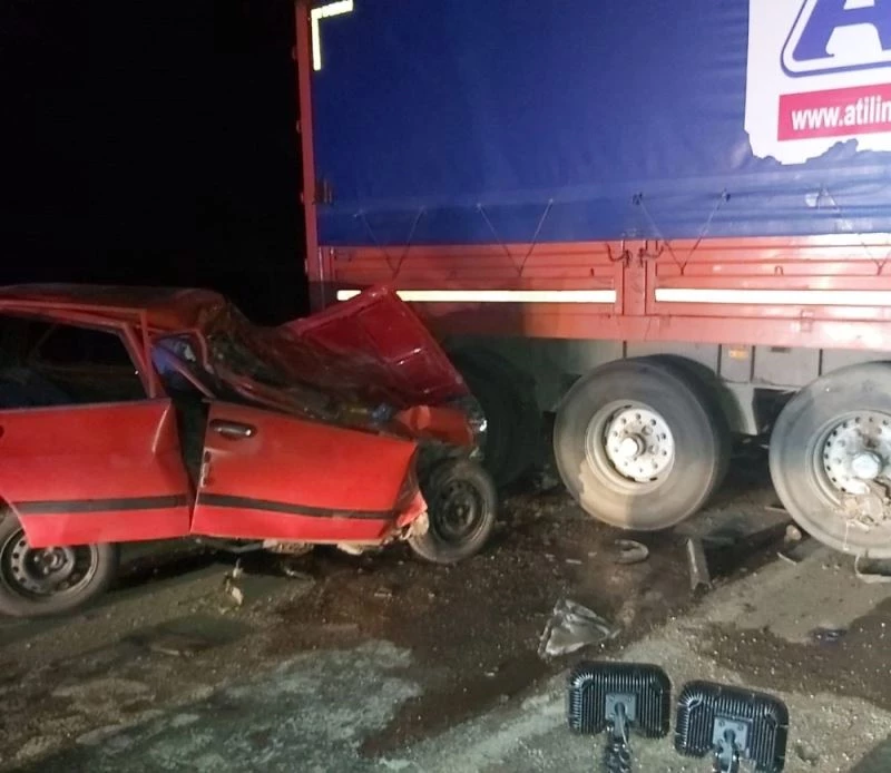 Otomobil tır dorsesine çarptı: 1 ölü
