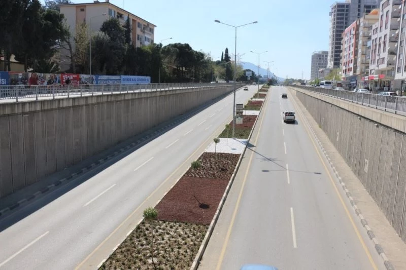 Mimar Sinan Bulvarı’nda damlama sulama başladı
