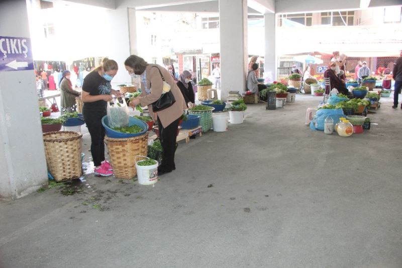 Devrek’te köylü üreticilere ürünlerini satma izini verildi
