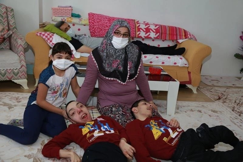 Vali Yılmaz Doruk ve eşi Meral Doruk’tan engelli ailesine ziyaret
