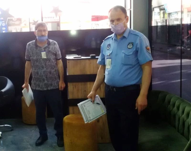 Kapanma saatine uymayan berberlere ceza
