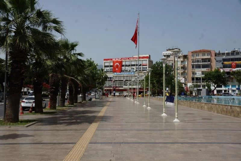 Sıcağı gören dışarıya çıkmadı, sokaklar boş kaldı
