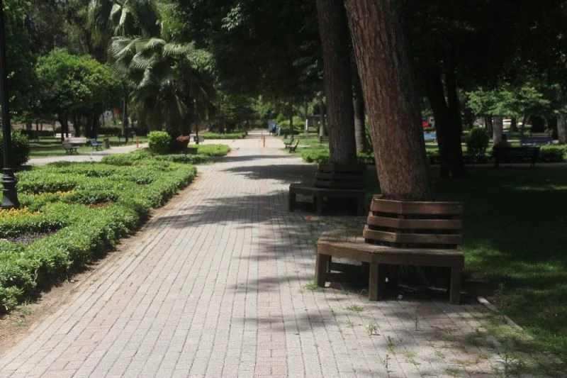 Yaşlıların sokağa çıkma iznine sıcak engeli
