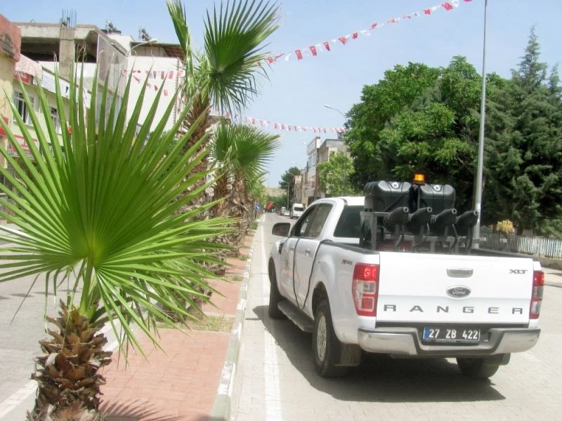 Araban’da sinek ve haşerelere karşı ilaçlı mücadele sürüyor
