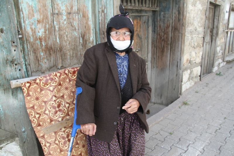 93 yaşındaki Bağ-Kur emeklisi kadın, hayırsever yönüyle dikkat çekiyor
