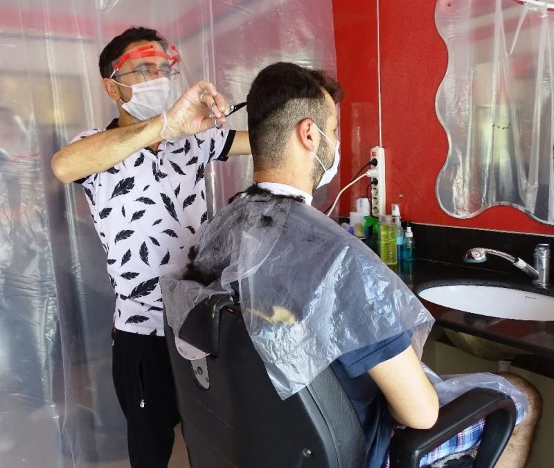 Hisarcıklı berber ve kuaförler iş yerlerini 1 hafta gecikmeli açtı
