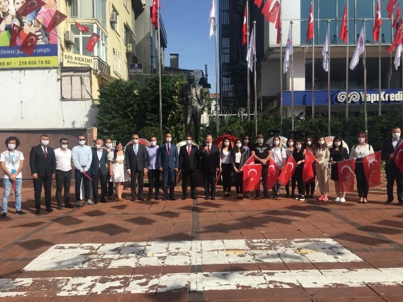 Maltepe’de Atatürk Anıtına çelenk bırakıldı
