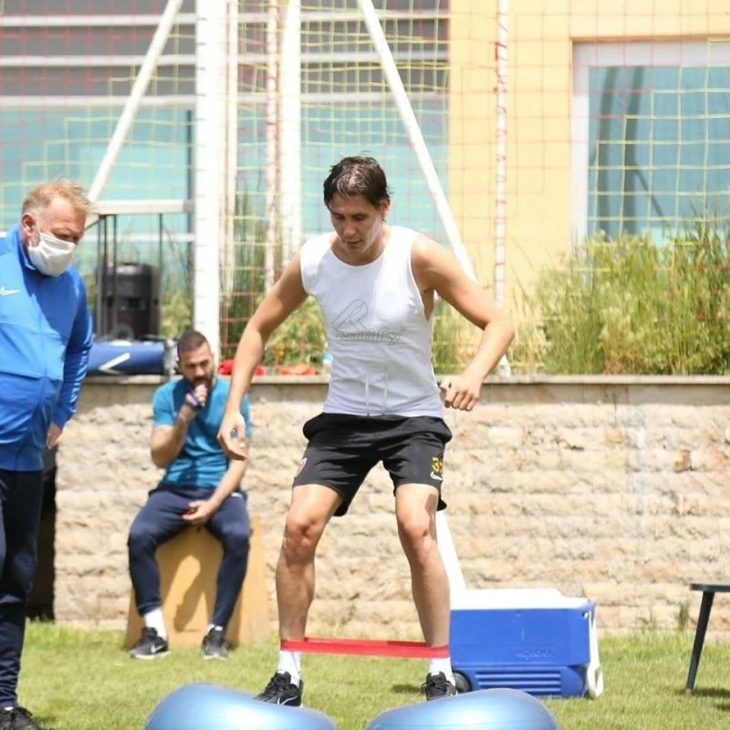 Silviu Lung form tutuyor
