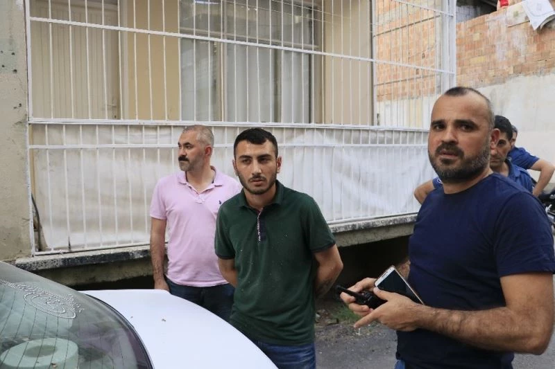 ‘Dur’ ihtarına uymayan şüpheli aracının lastiklerine ateş edilerek yakalandı
