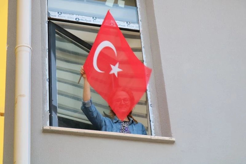 Karantina süreleri dolan 209 vatandaş iki coşkuyu bir arada yaşadı
