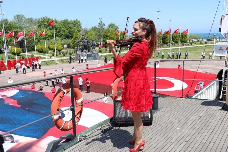 Canan Anderson’dan Bandırma Vapuru’nda keman konseri
