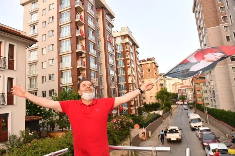 Maltepeliler saat 19.19’da balkonlarda buluştu
