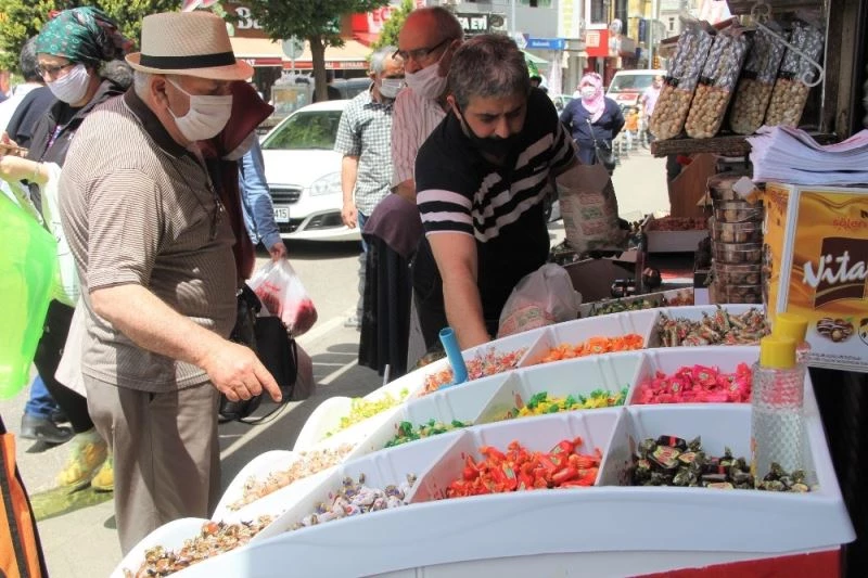 Bayram şekerleri tezgahlarda
