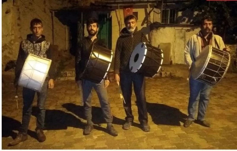 Ramazan davulcusunun bahşişini belediye ödüyor
