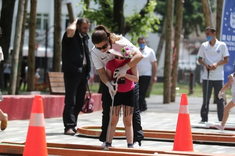 Bursa’da çocuklar 4 saatlik zaman diliminde golf oynadılar
