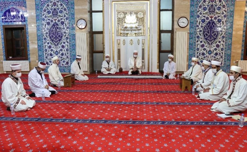 Ahlat’ta okutulan 2 bin 814 hatim Kadir Gecesi bağışlandı
